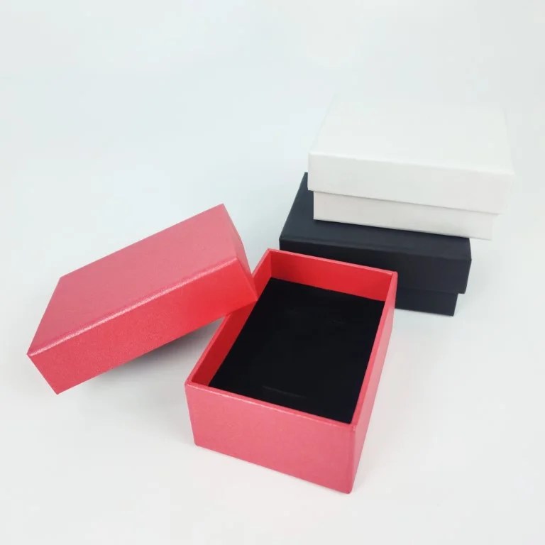 Ring and Earring Box – Special Paper – 3 Colors – Velvet Sponge — Ring and Earring Box – Special Paper – 3 Colors – Velvet Sponge — ready-made or custom-branded with your logo, delivered across Dubai & the UAE.